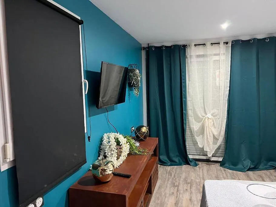 Appartement Superbe Studio Neuf Avec Piscine à Montélimar France